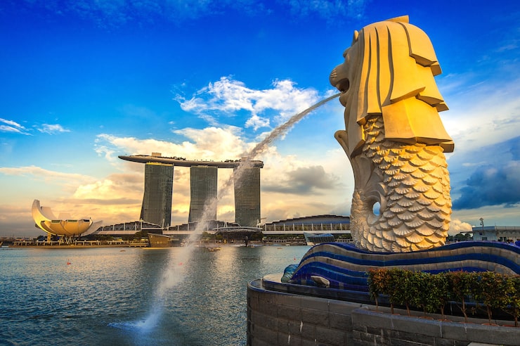 merlion statue cityscape singapore